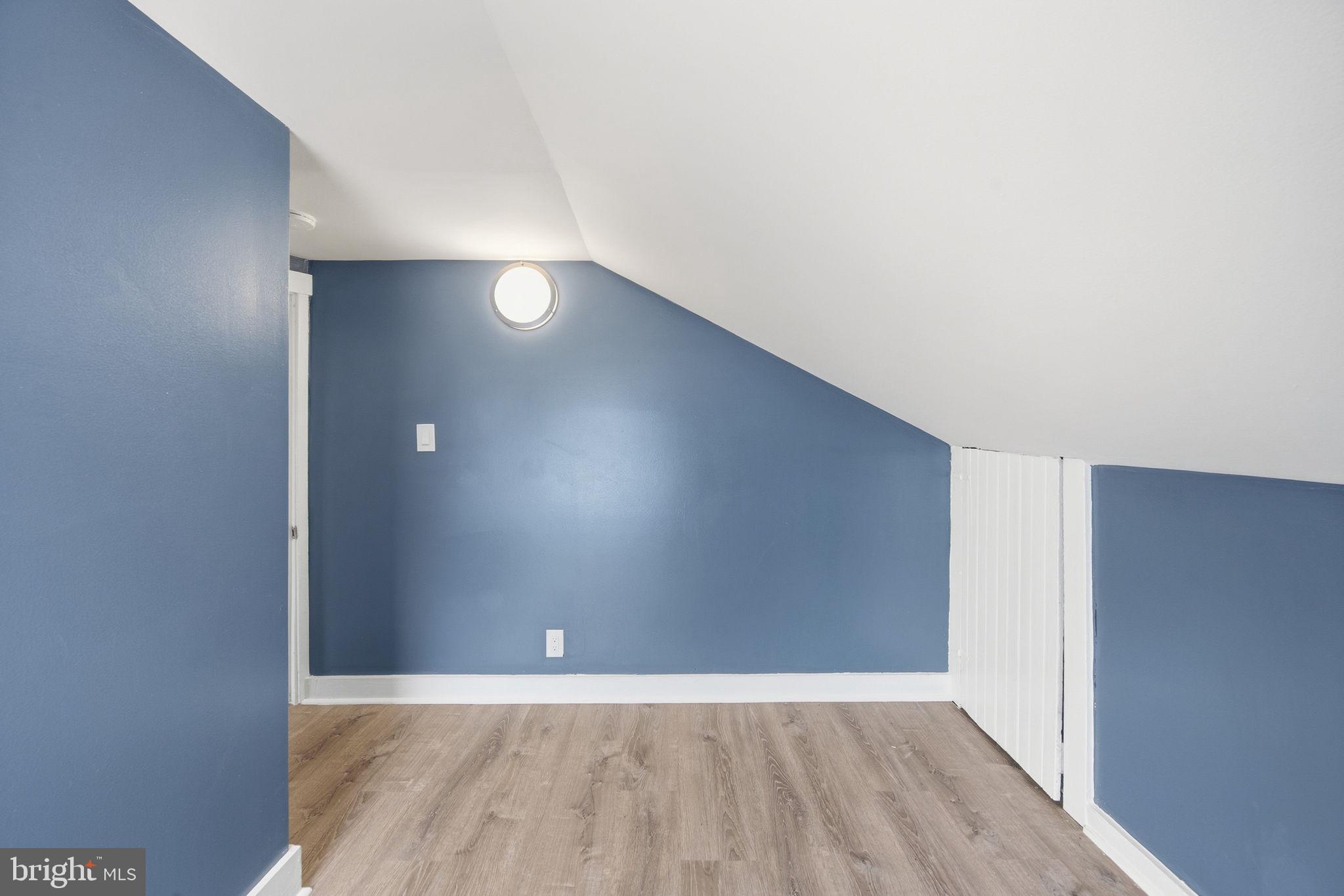 COLMAR MANOR - Residential