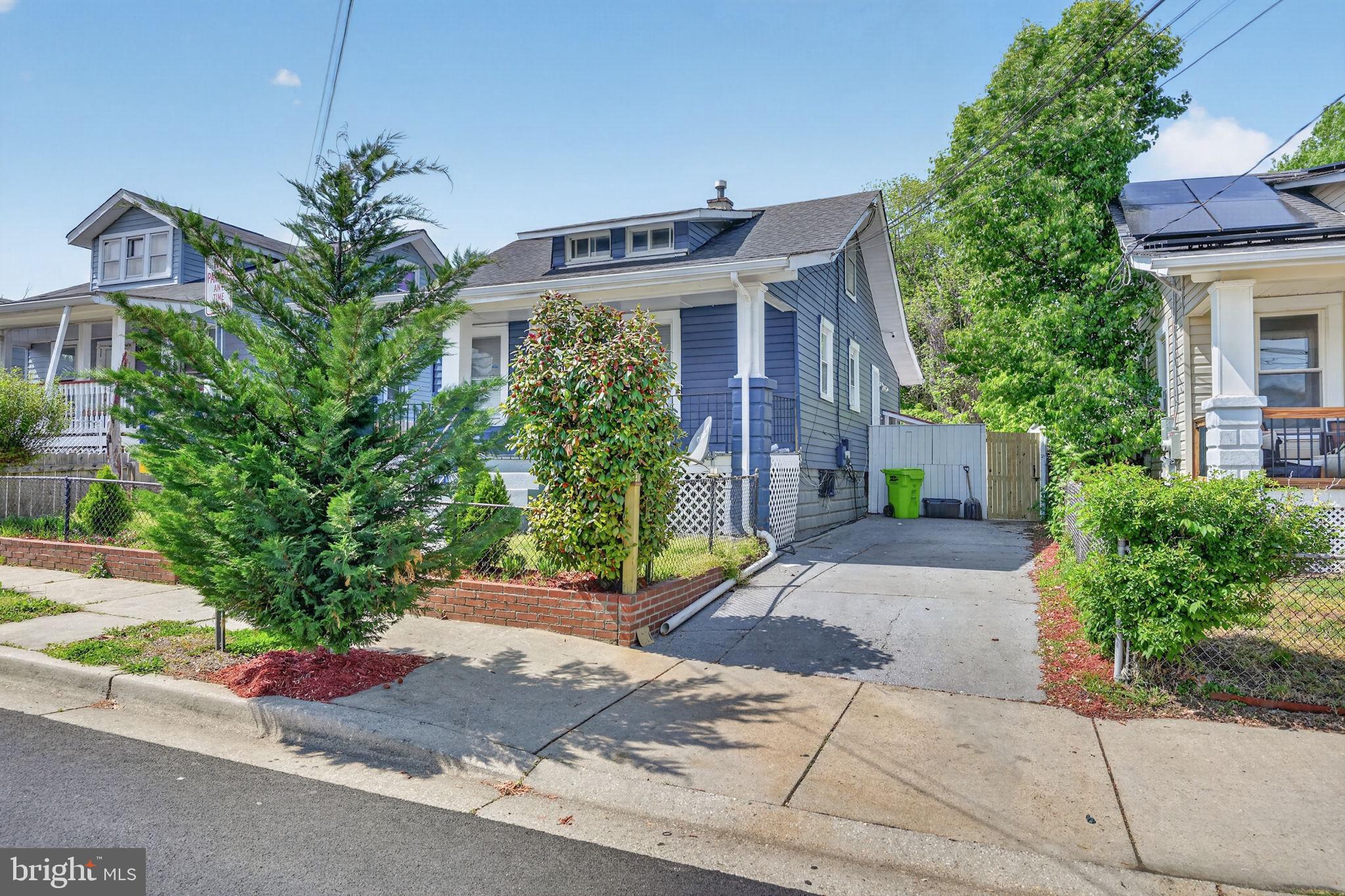 COLMAR MANOR - Residential