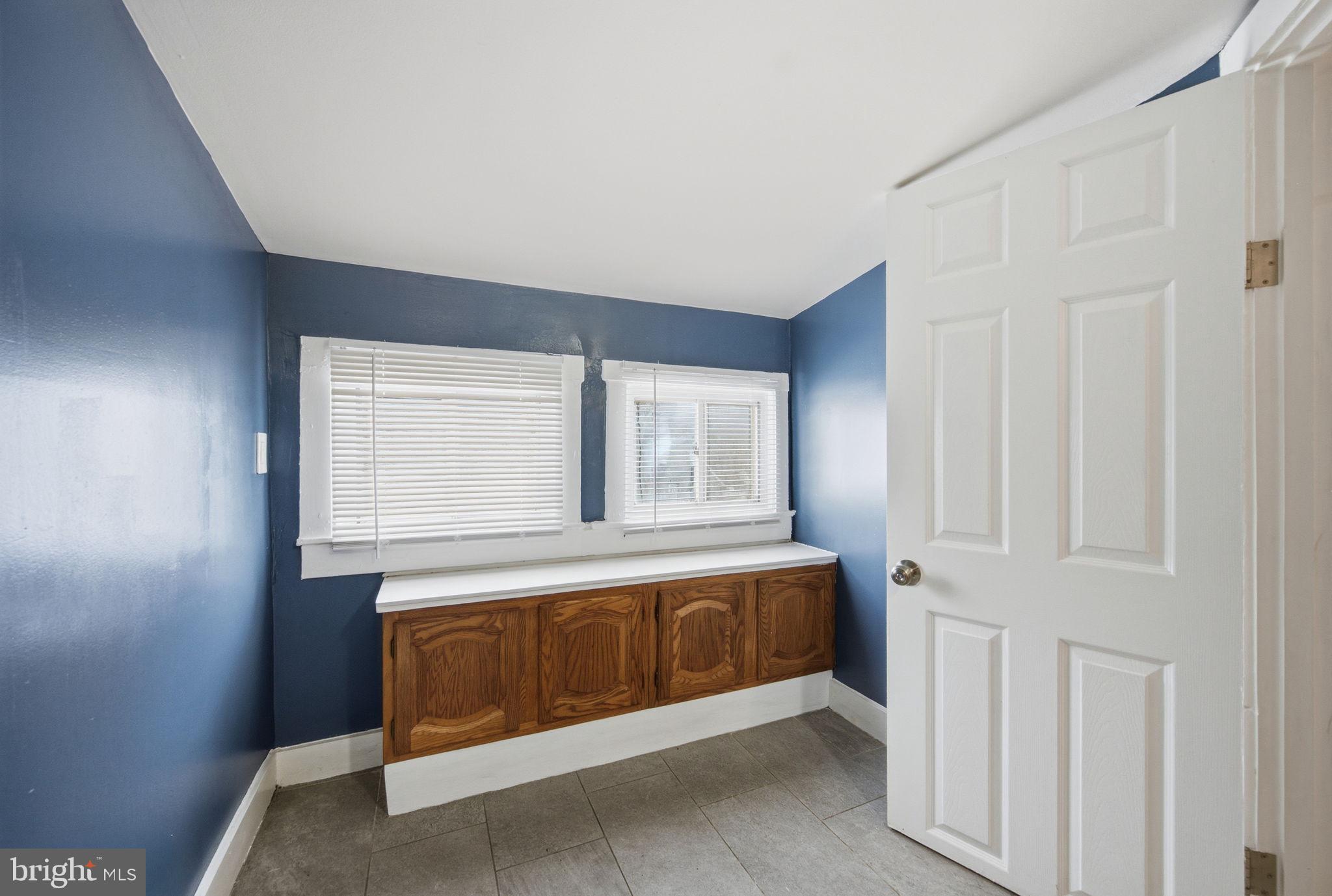 COLMAR MANOR - Residential