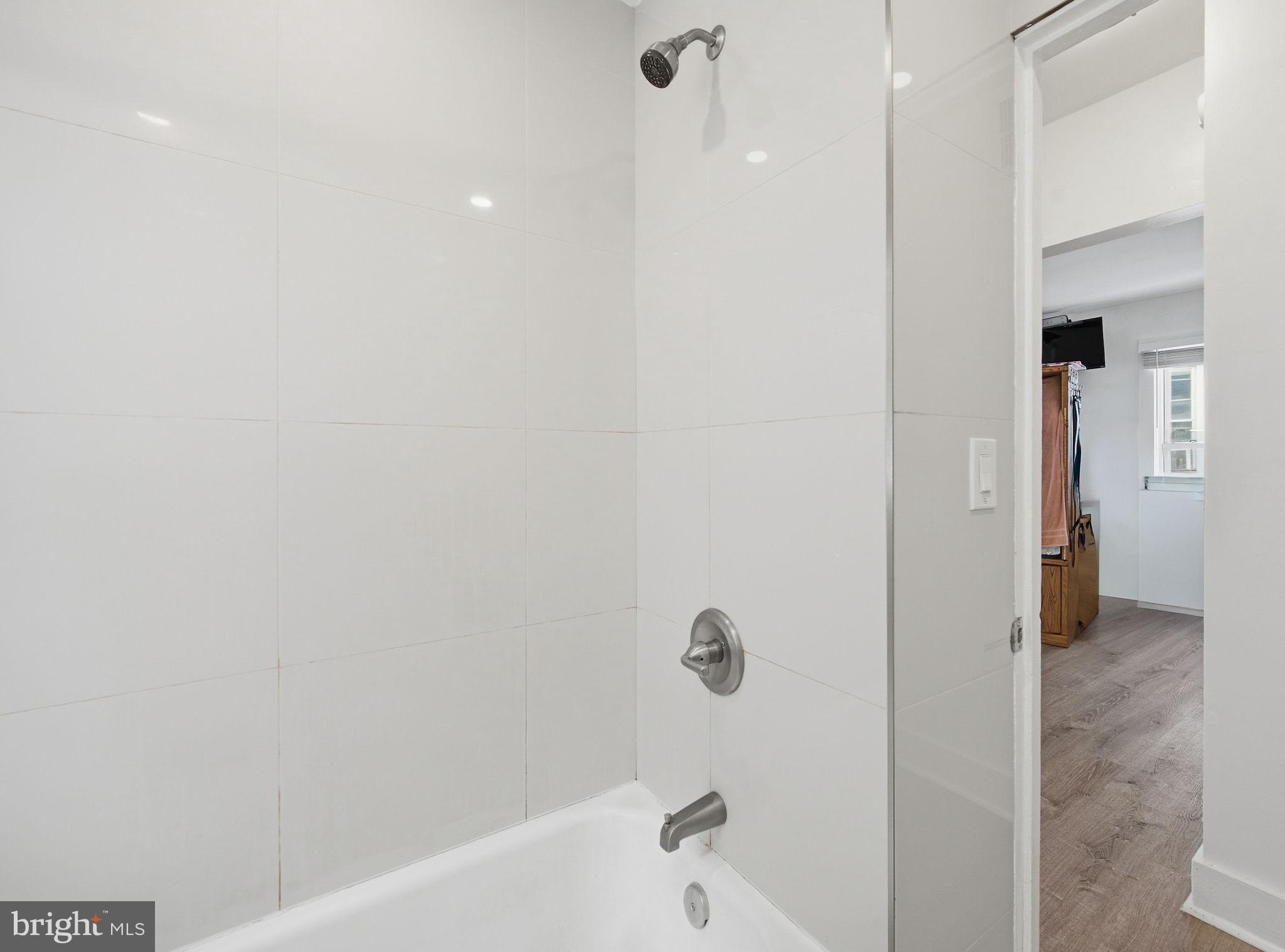 COLMAR MANOR - Residential