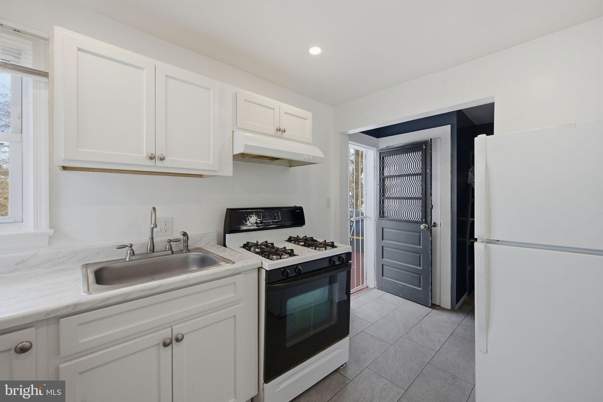 COLMAR MANOR - Residential