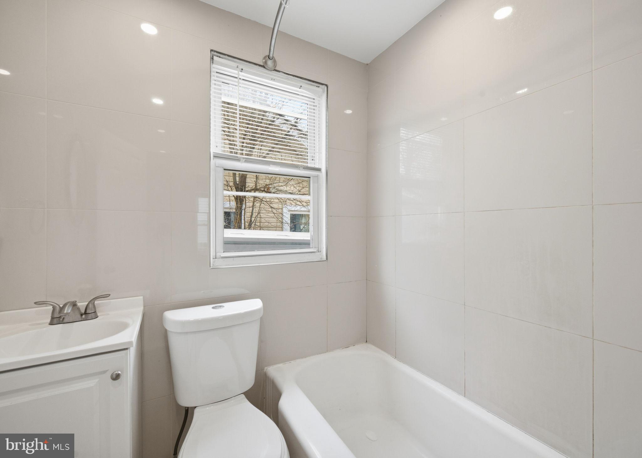 COLMAR MANOR - Residential