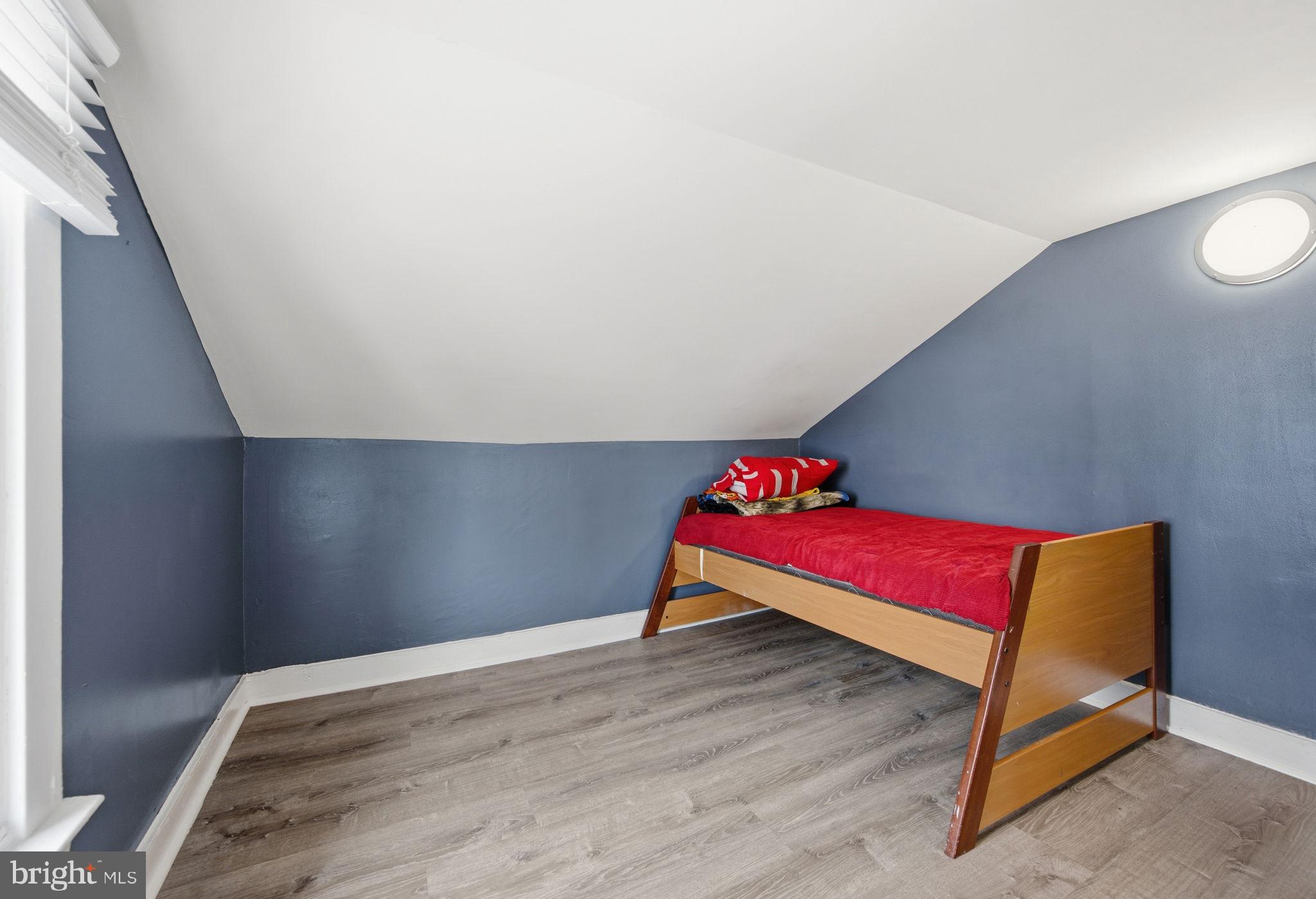 COLMAR MANOR - Residential