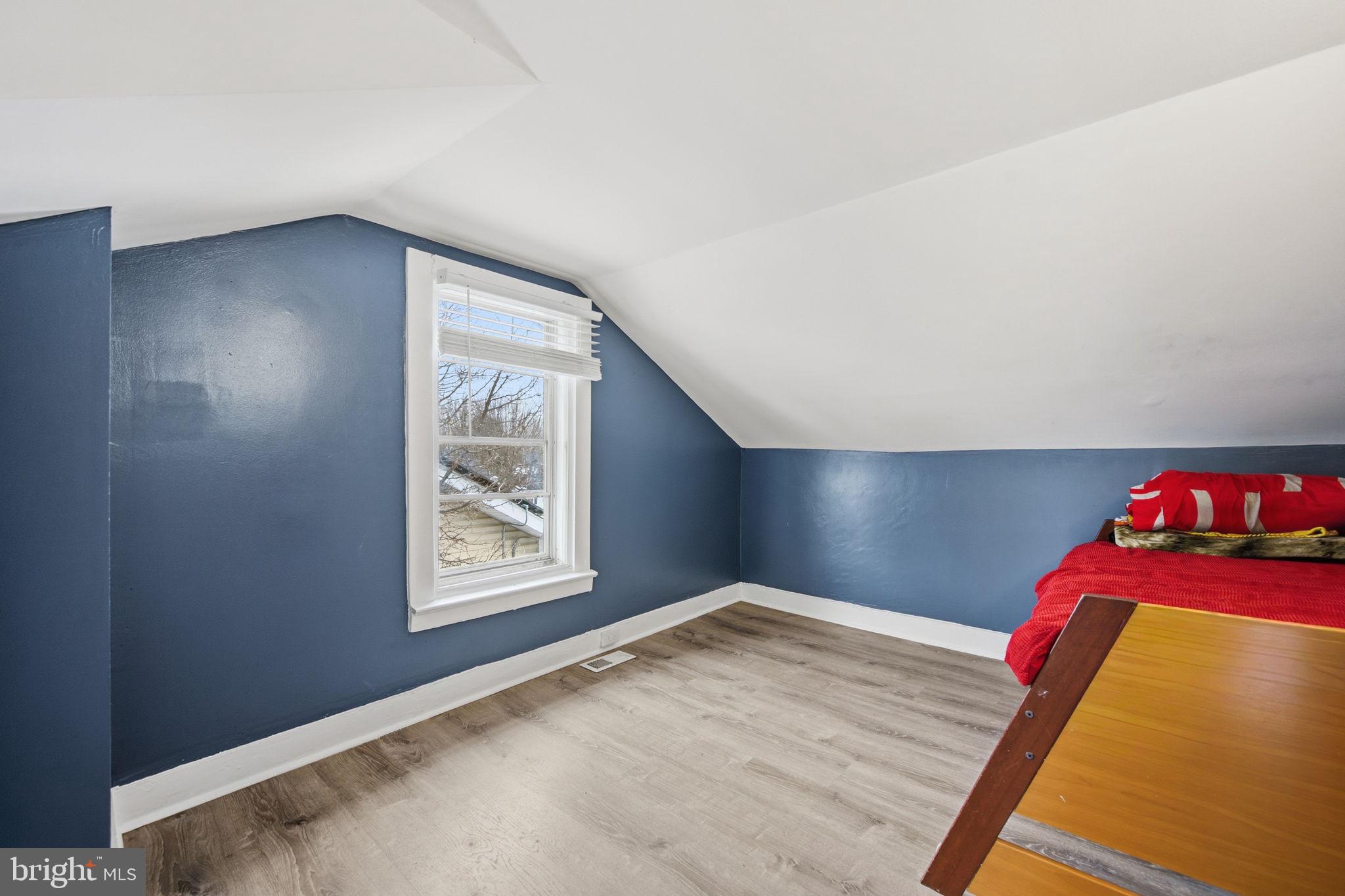 COLMAR MANOR - Residential