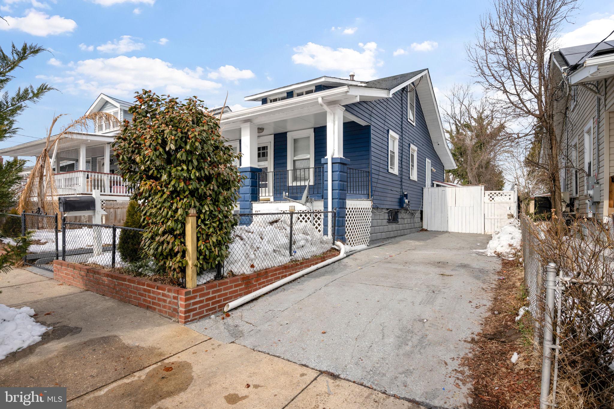 COLMAR MANOR - Residential