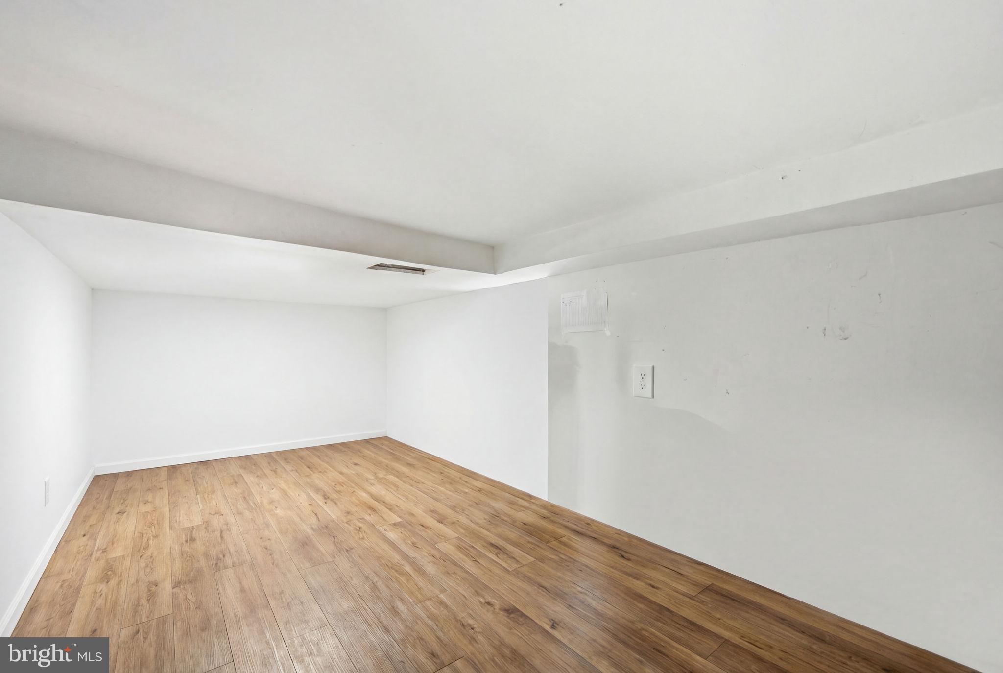 COLMAR MANOR - Residential