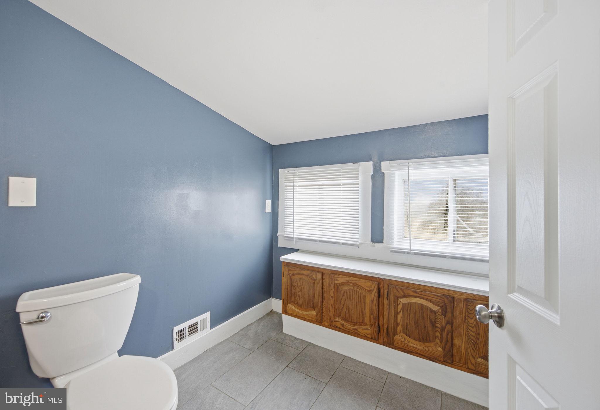 COLMAR MANOR - Residential