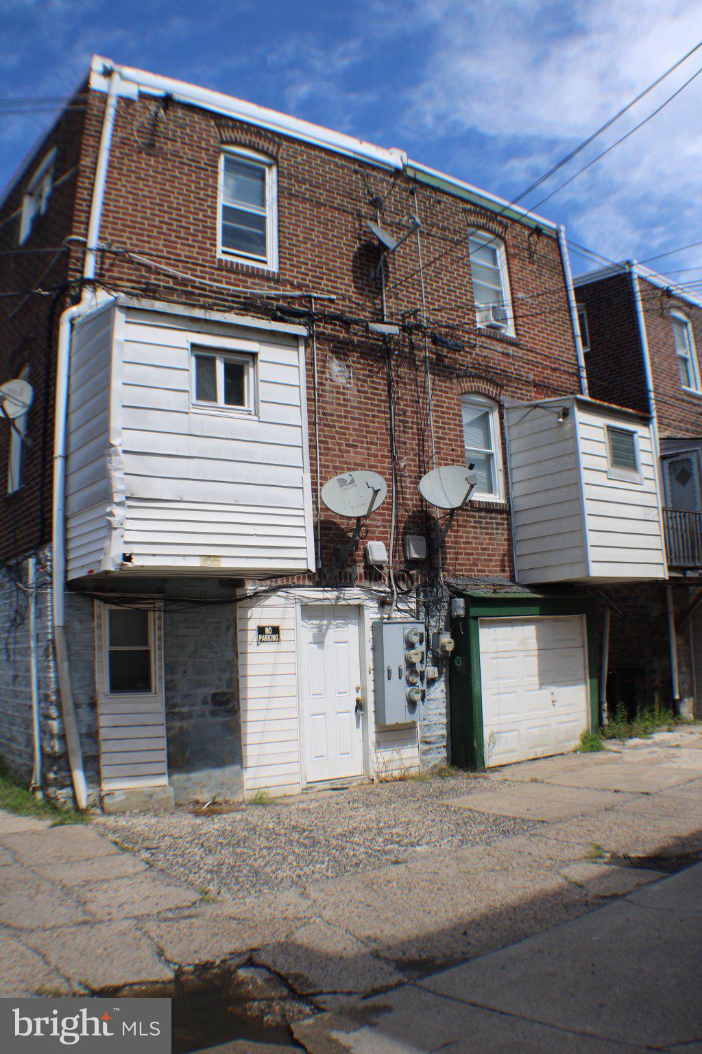 446 ROSELYN STREET