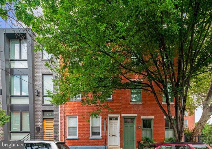 QUEEN VILLAGE - Residential Lease