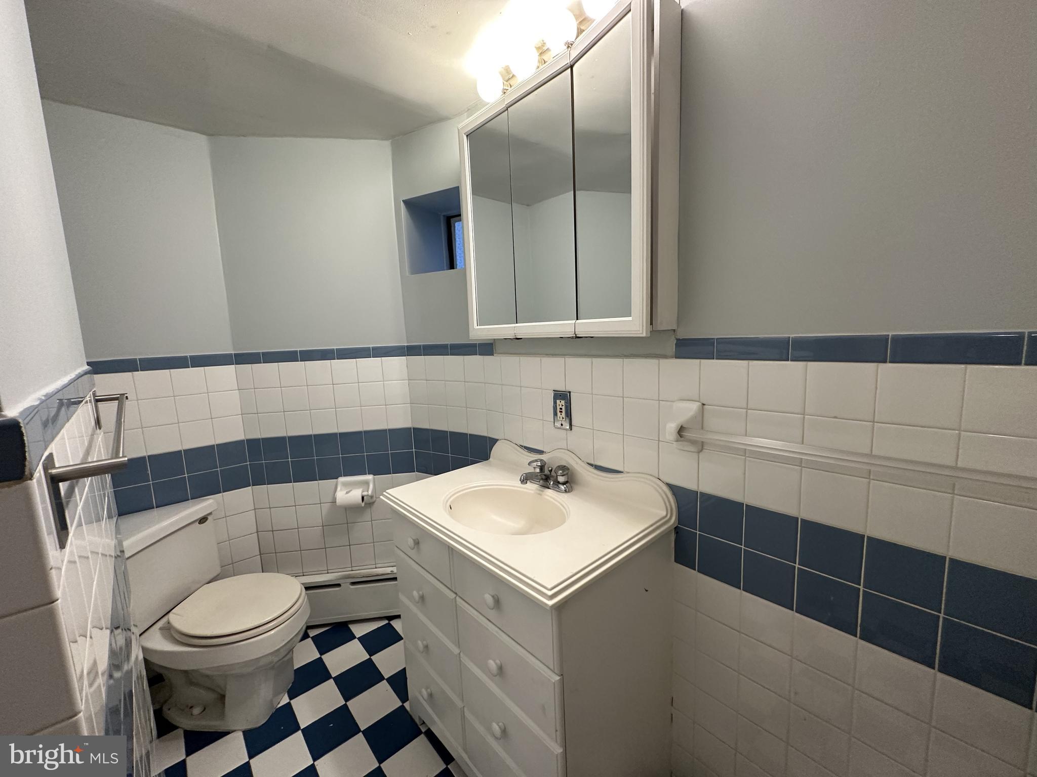 QUEEN VILLAGE - Residential Lease