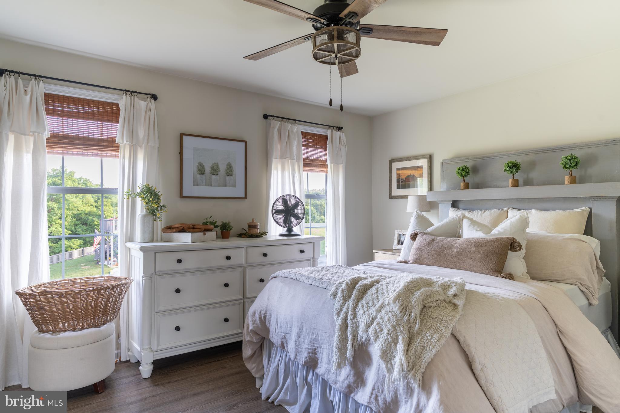 FORT HILL FARMS - Residential