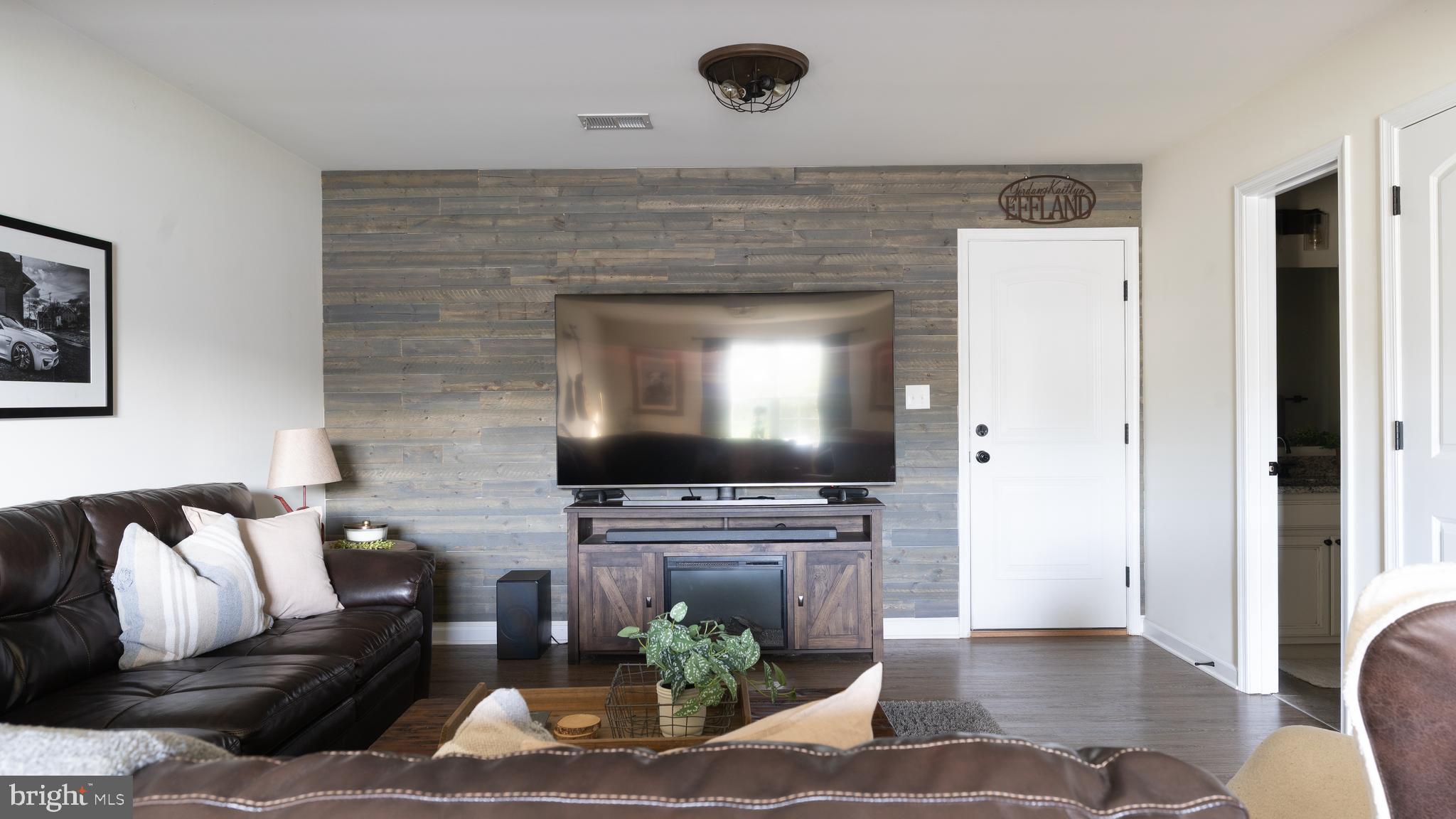 FORT HILL FARMS - Residential