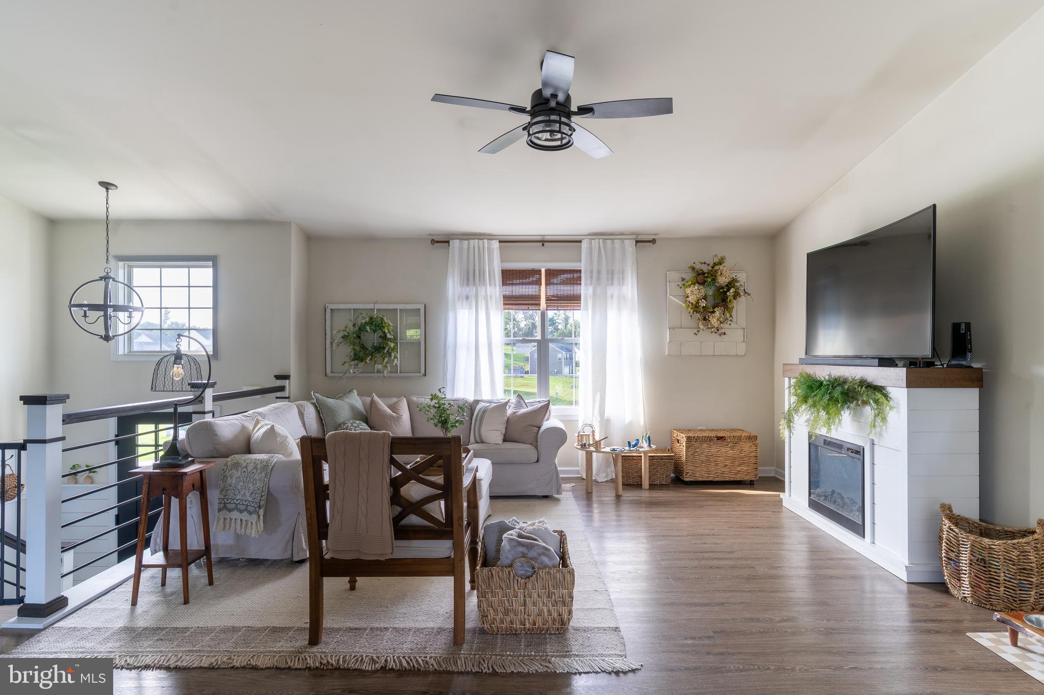 FORT HILL FARMS - Residential