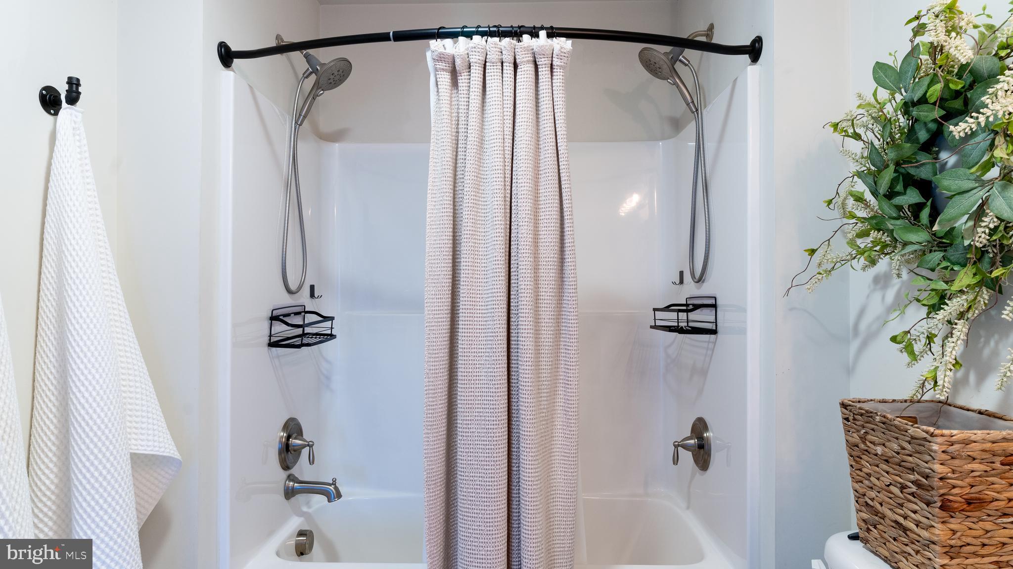 FORT HILL FARMS - Residential