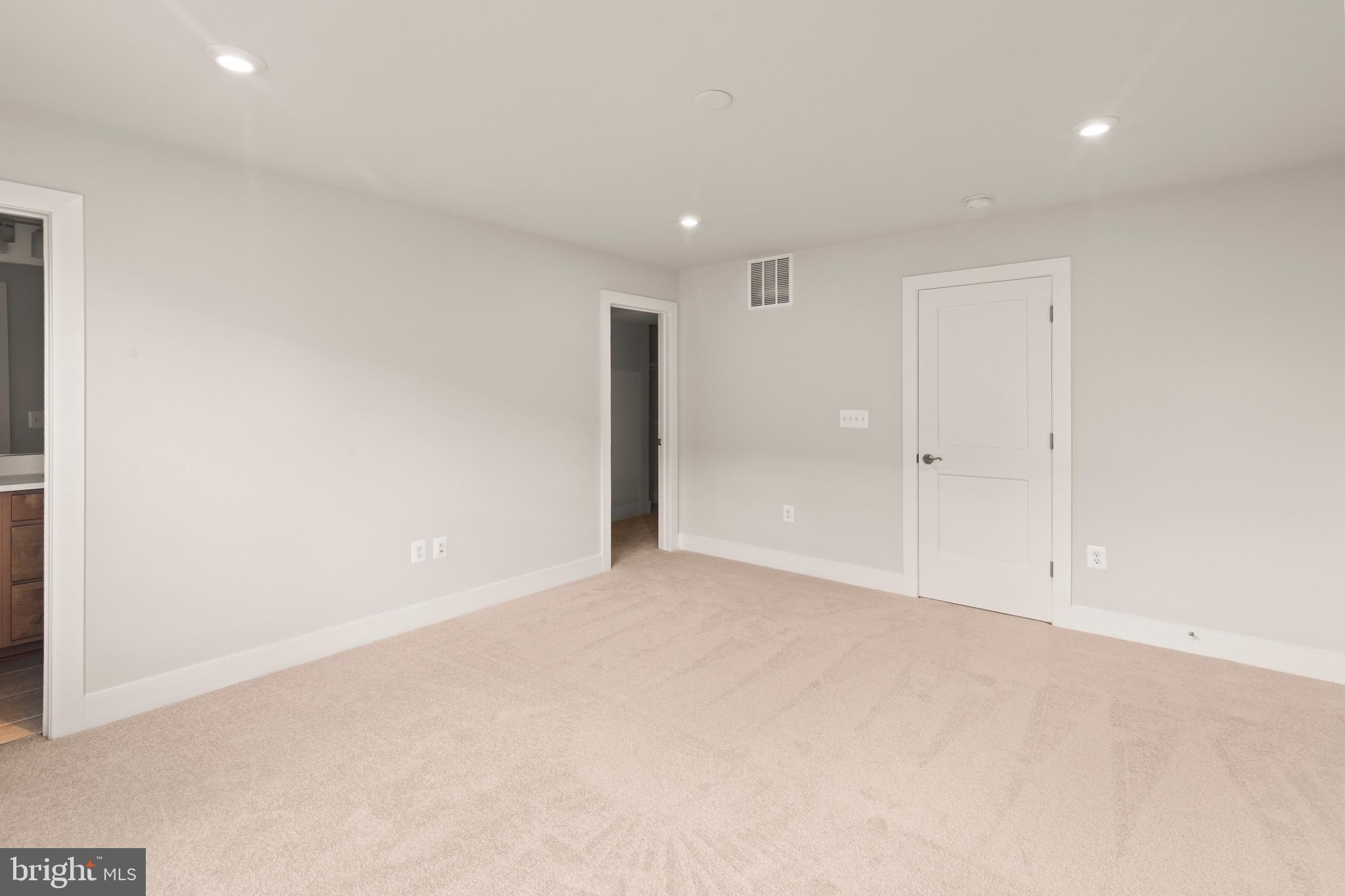 BRADLEY SQUARE - Residential Lease