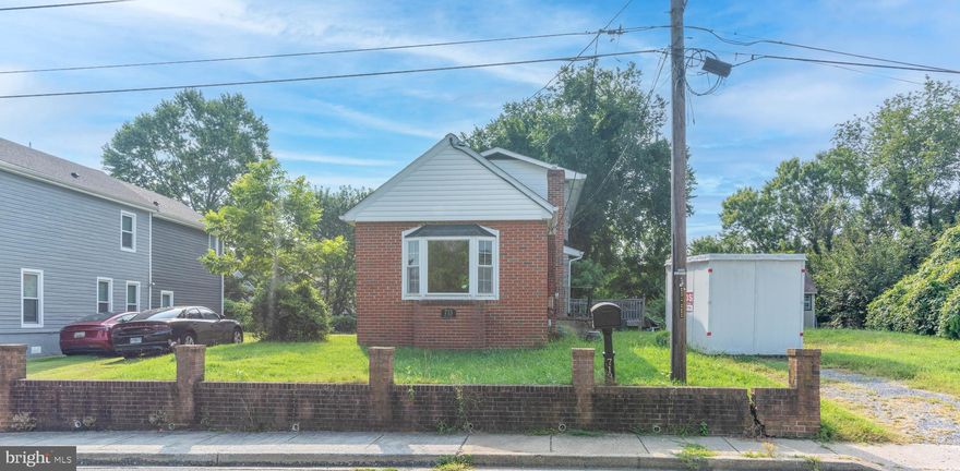 BEING SOLD WITH Lot Tax ID No - 18-2099208 = .12± acres. List price is Opening Bid at the Online auction to be conducted on Auctioneers website. - Auction ends Monday, August 18, 2025 at 11:00 AM. Rehab Opportunity - Home in the "Fairmount Heights" Neighborhood in PG County + .12± Acre Lot. The home has 1,586± sqft. of above grade living space with 3 bedrooms and 2 full bathrooms. The main level of the home has a living room, dining room, kitchen, primary suite with a full bathroom. The upper level includes 2 bedrooms and 1 full bathroom. The lower level is unfinished with a laundry area, storage and utilities. Do not miss this great opportunity to purchase this home!