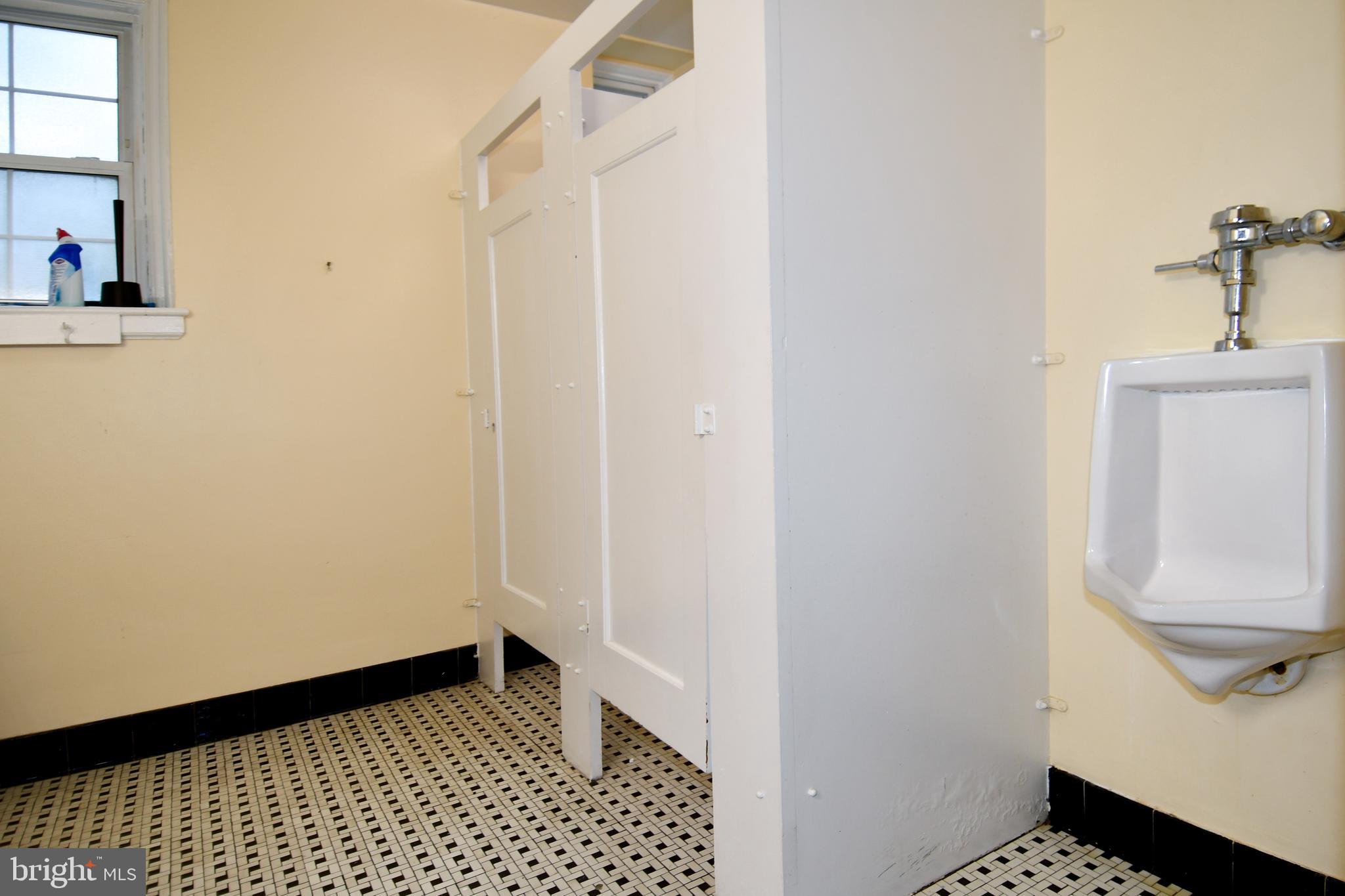 PENTAGON INDUSTRIAL CTR - Commercial Sale