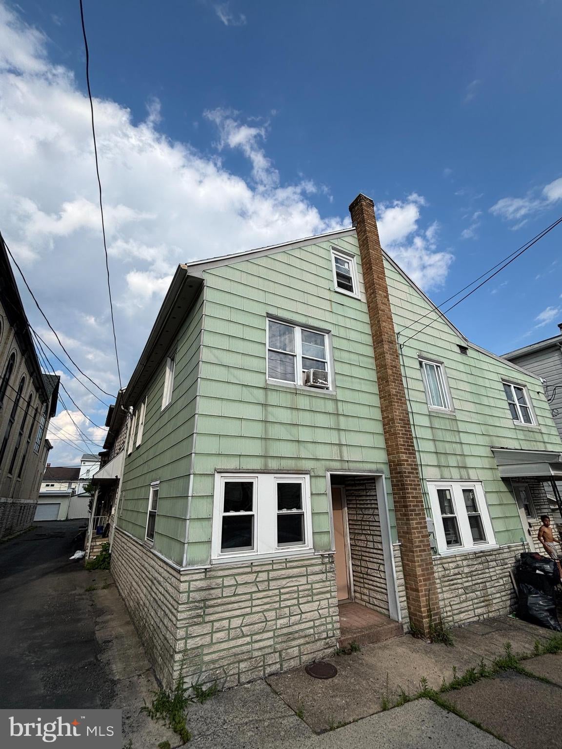 215 N JARDIN STREET
