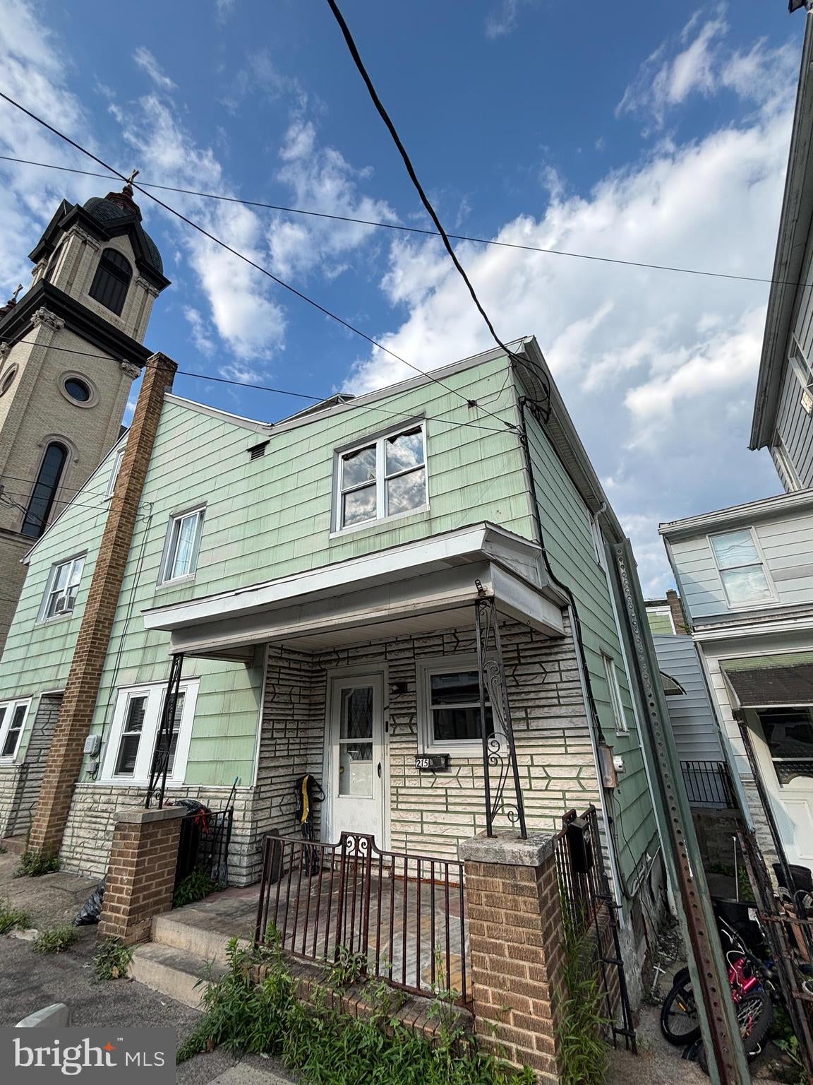 215 N JARDIN STREET