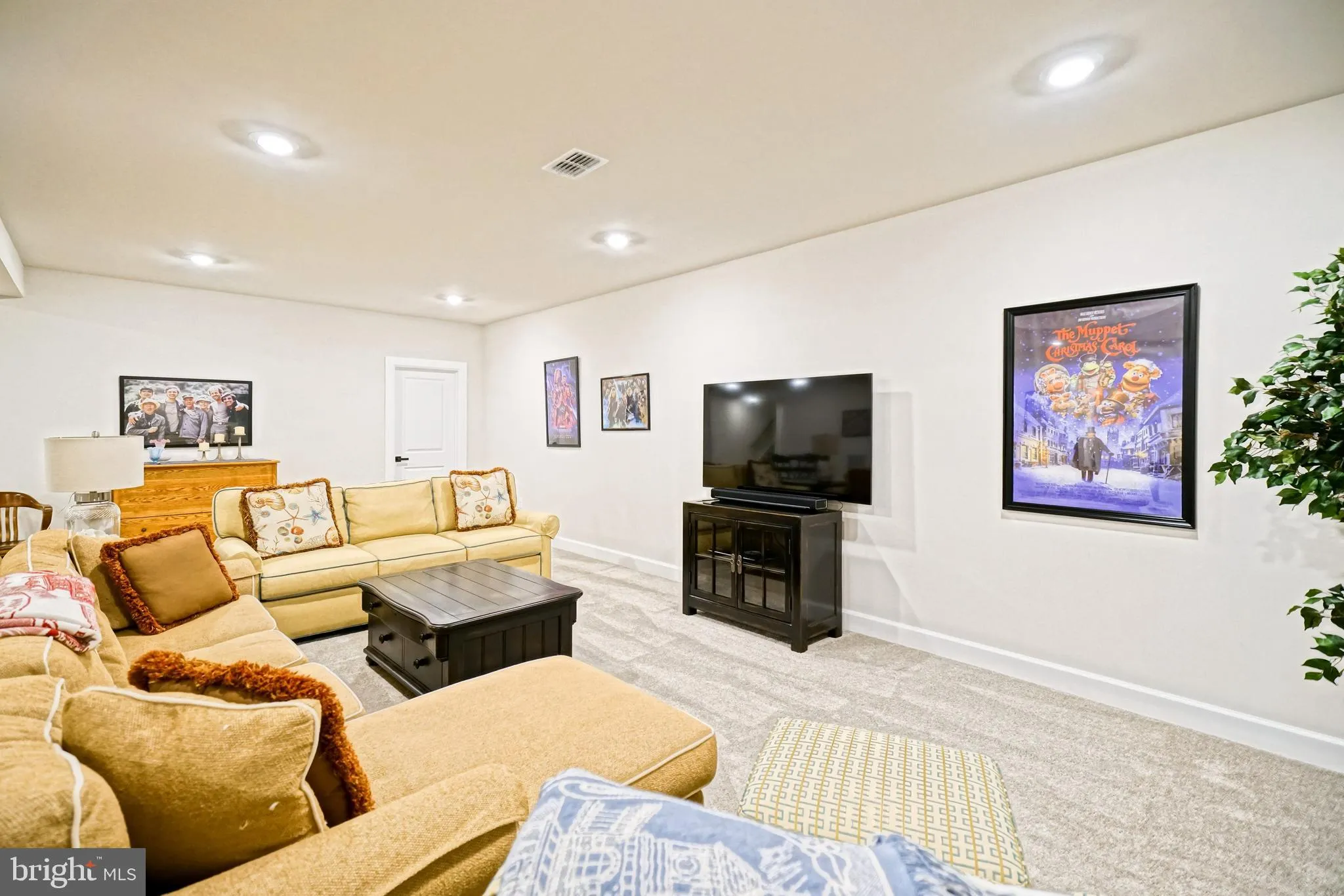 Rehoboth Beach, Delaware 19971, United States, 5 Bedrooms Bedrooms, ,5 BathroomsBathrooms,Residential,Pending,110544