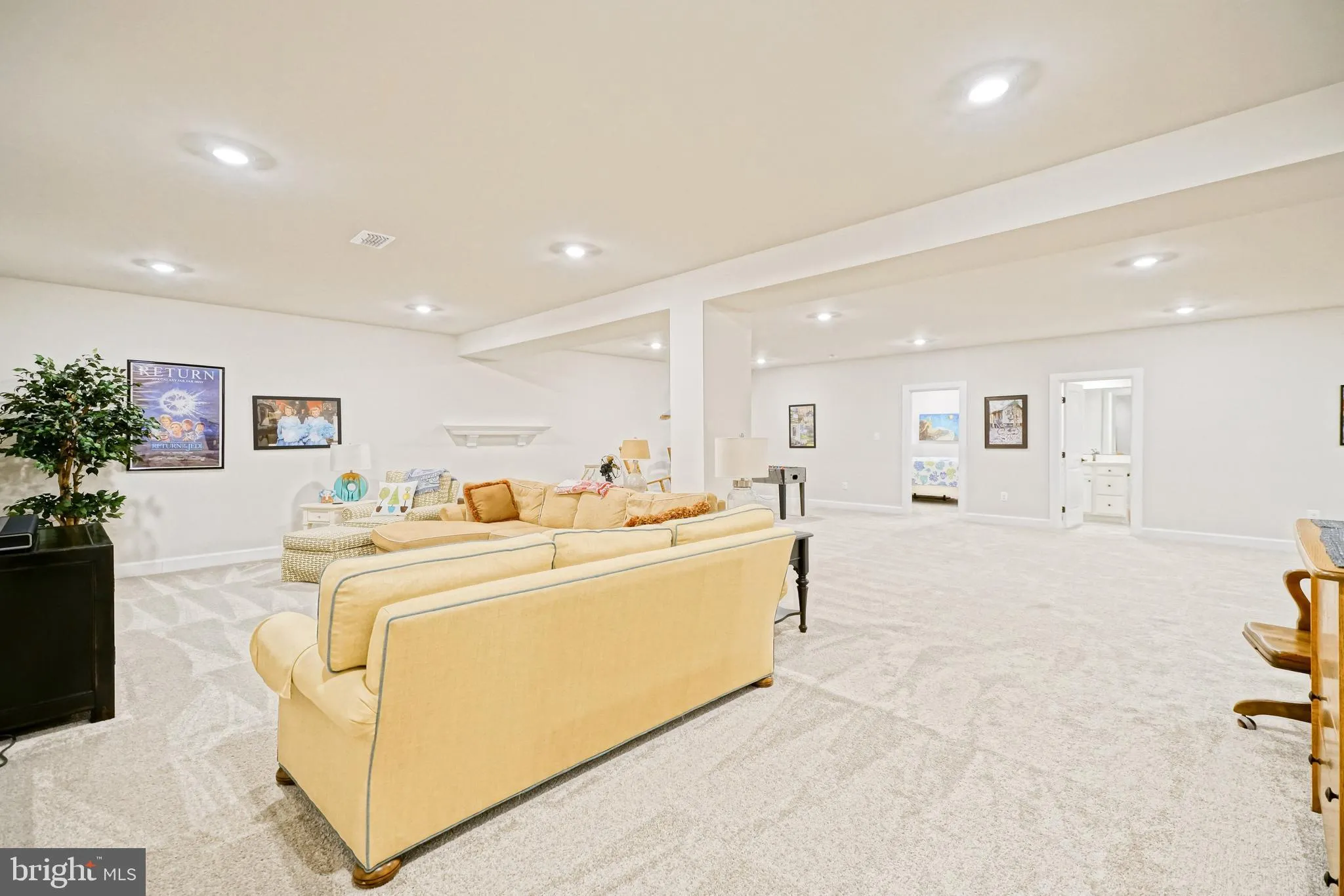 Rehoboth Beach, Delaware 19971, United States, 5 Bedrooms Bedrooms, ,5 BathroomsBathrooms,Residential,Pending,110544