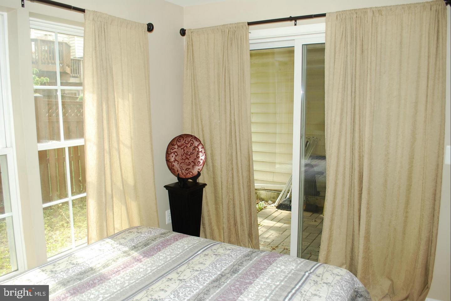 FAIRFAX CENTER LANDBAY - Residential Lease