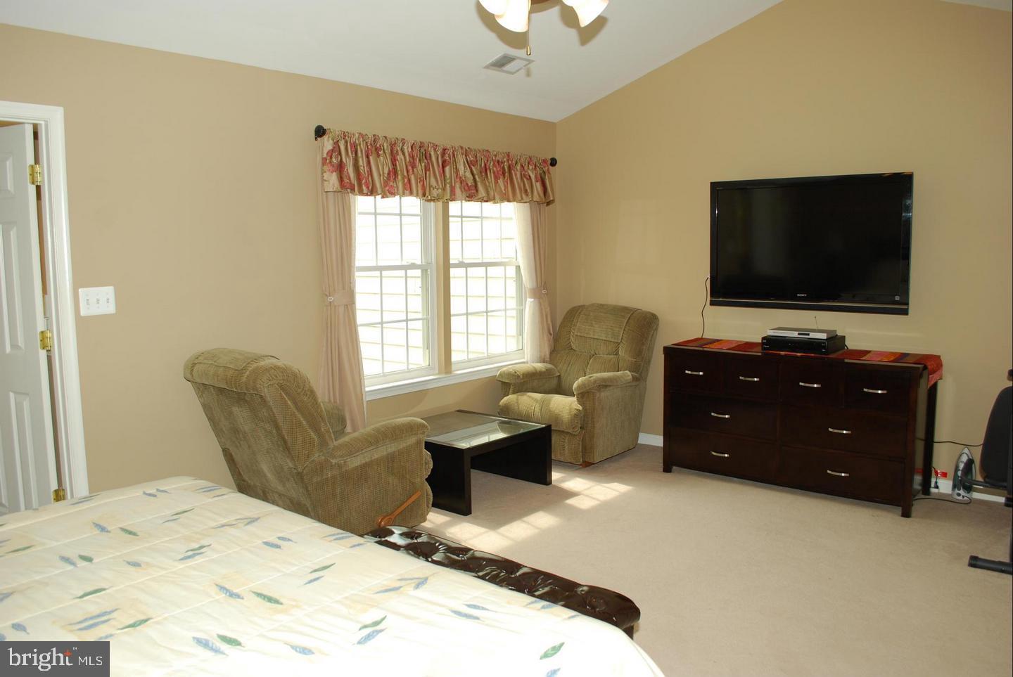 FAIRFAX CENTER LANDBAY - Residential Lease