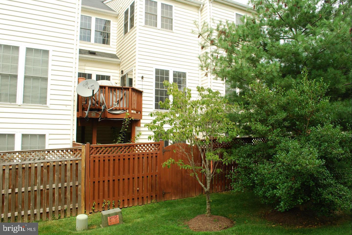 FAIRFAX CENTER LANDBAY - Residential Lease