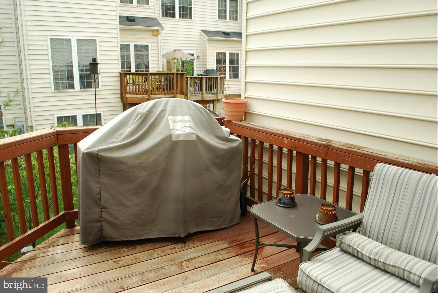 FAIRFAX CENTER LANDBAY - Residential Lease