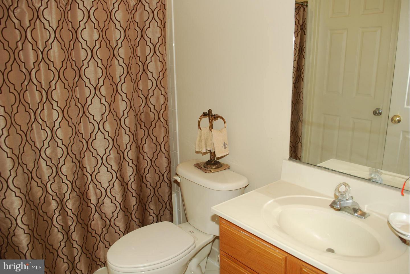 FAIRFAX CENTER LANDBAY - Residential Lease