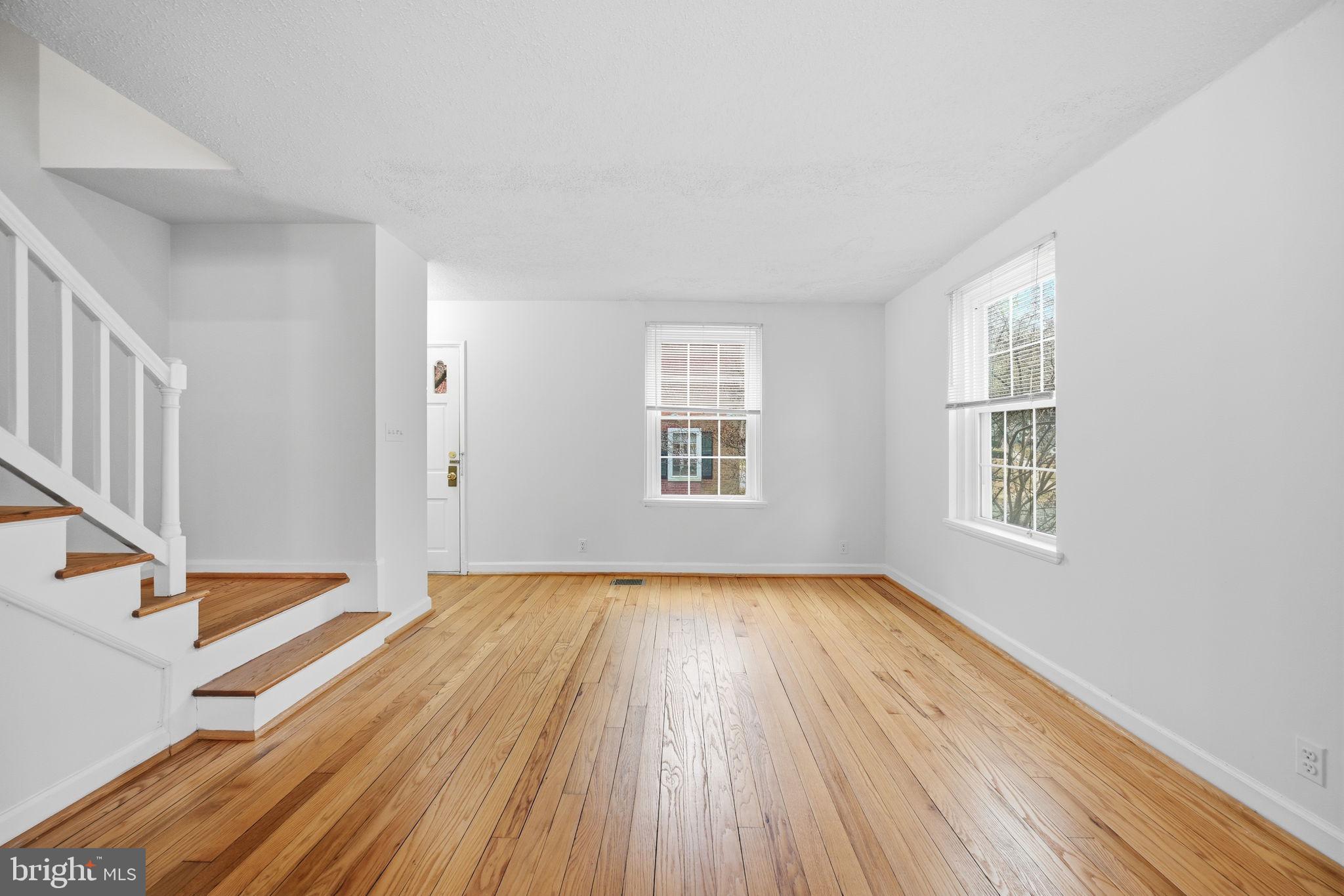 2825 S COLUMBUS STREET