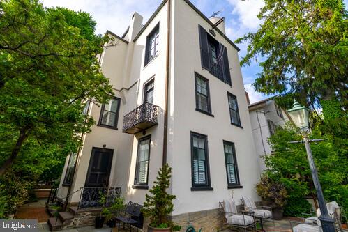 CHESTNUT HILL - Residential