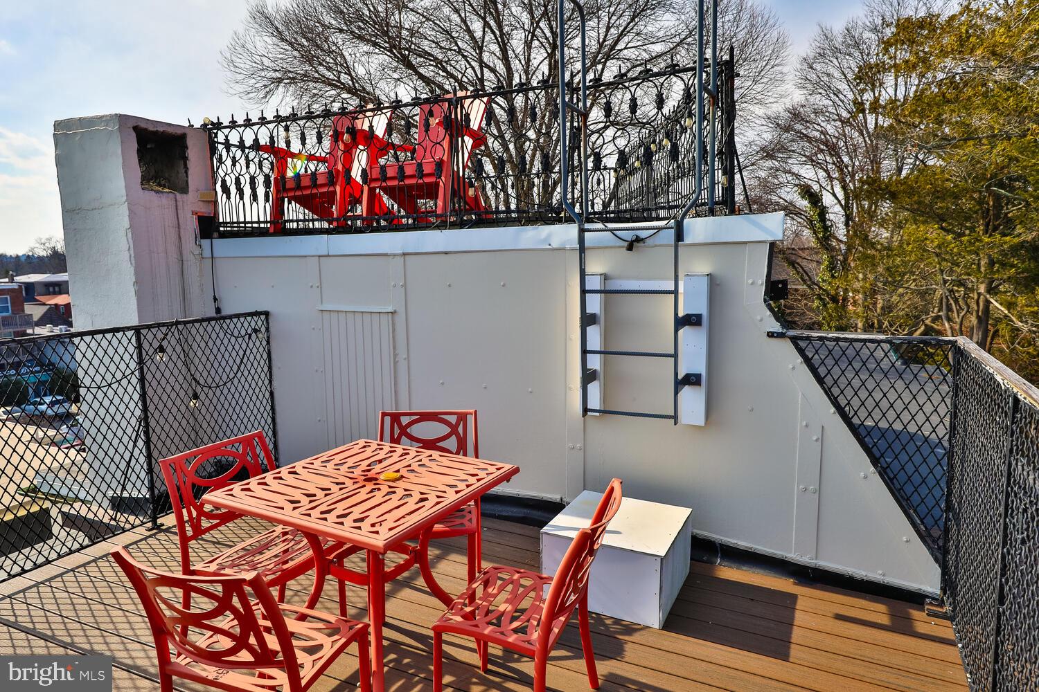 CHESTNUT HILL - Residential