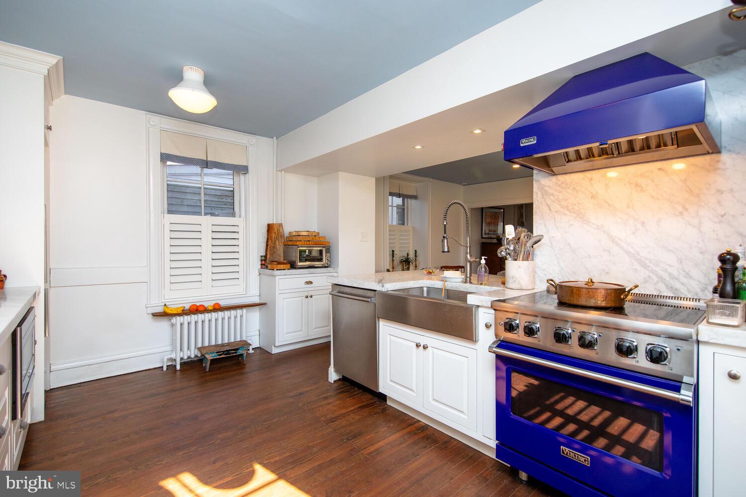 CHESTNUT HILL - Residential