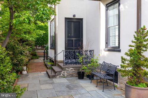 CHESTNUT HILL - Residential