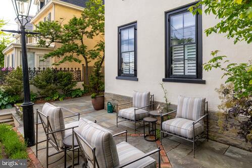 CHESTNUT HILL - Residential