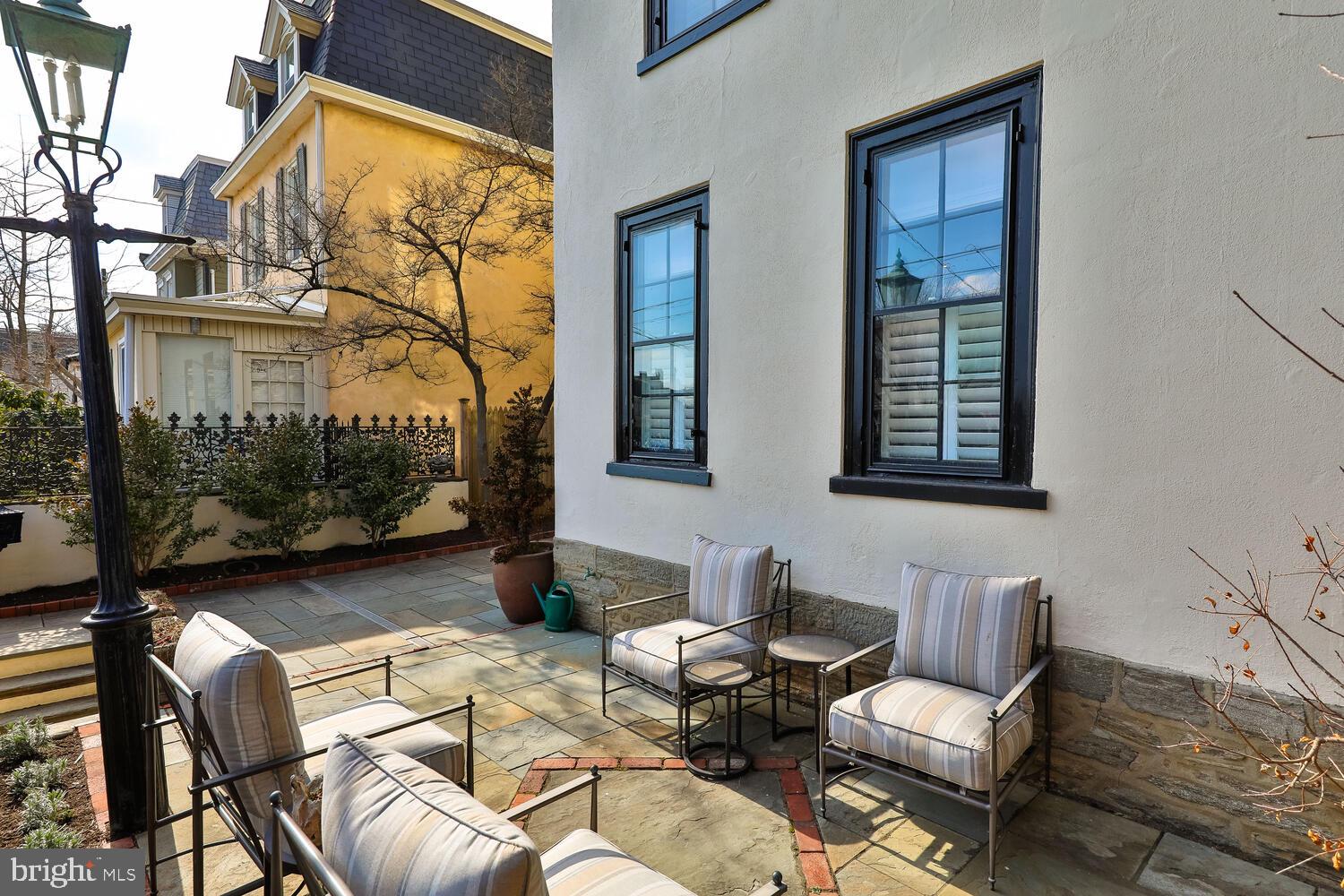 CHESTNUT HILL - Residential