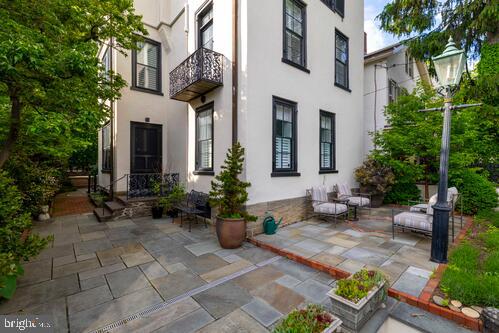 CHESTNUT HILL - Residential