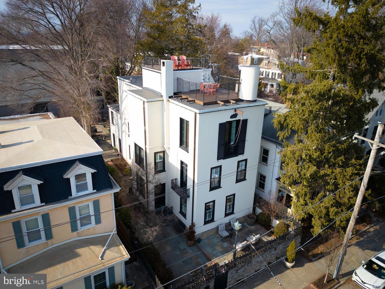 CHESTNUT HILL - Residential