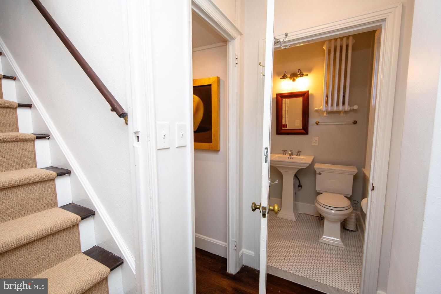 CHESTNUT HILL - Residential