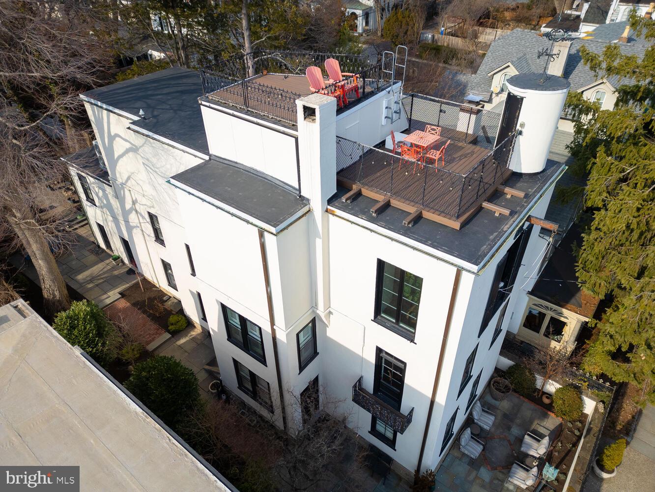 CHESTNUT HILL - Residential