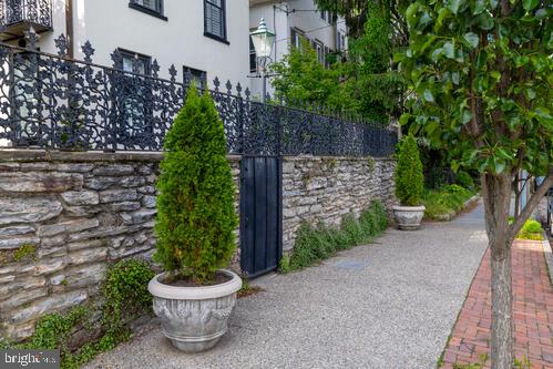 CHESTNUT HILL - Residential