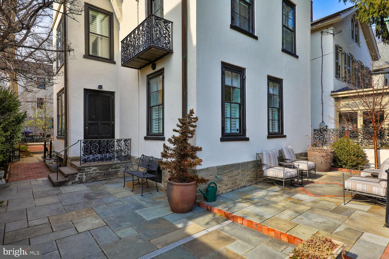 CHESTNUT HILL - Residential