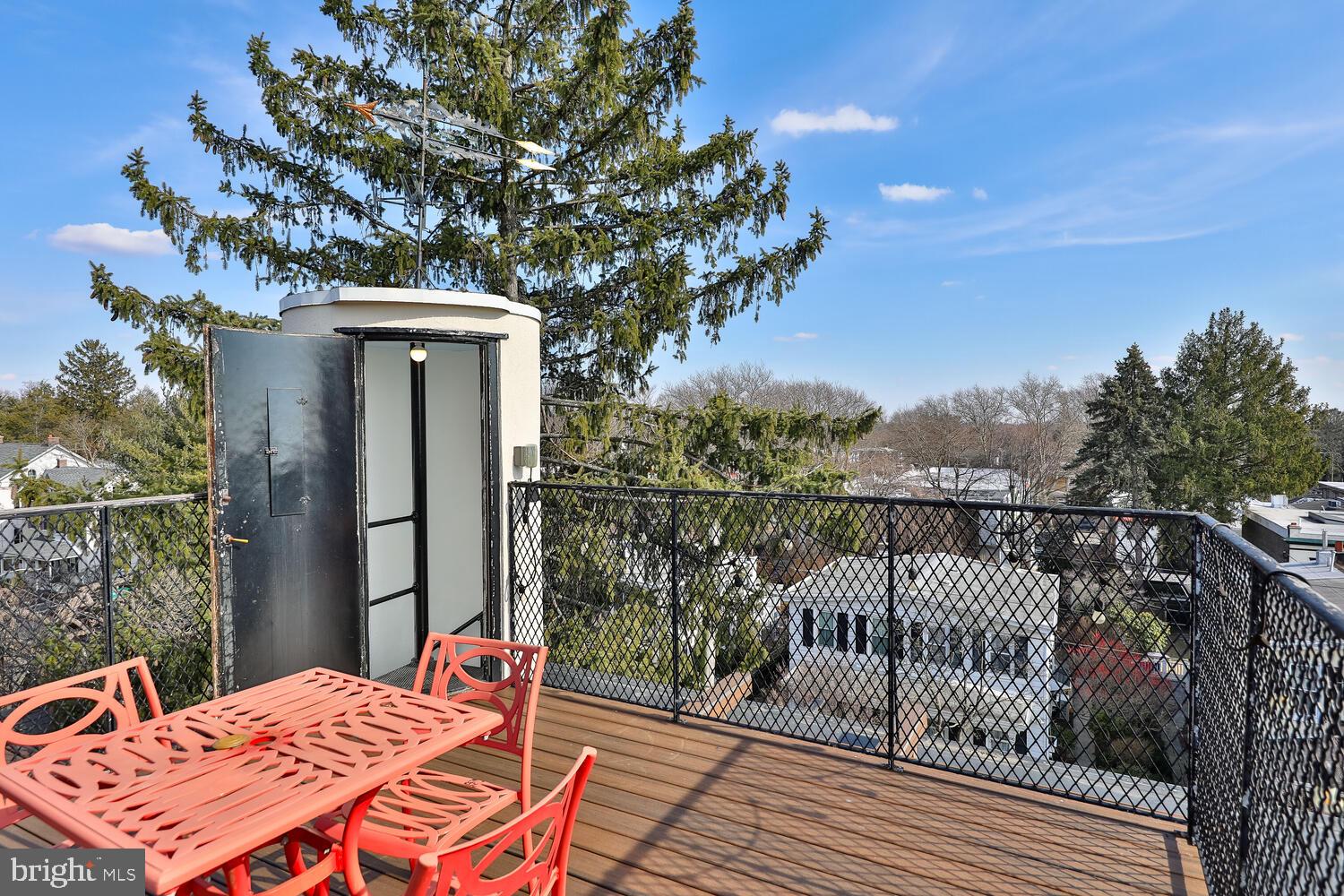 CHESTNUT HILL - Residential