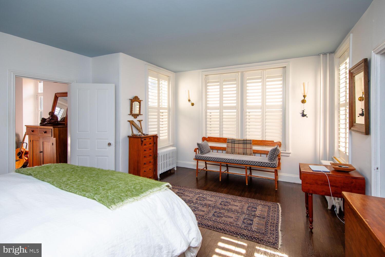 CHESTNUT HILL - Residential