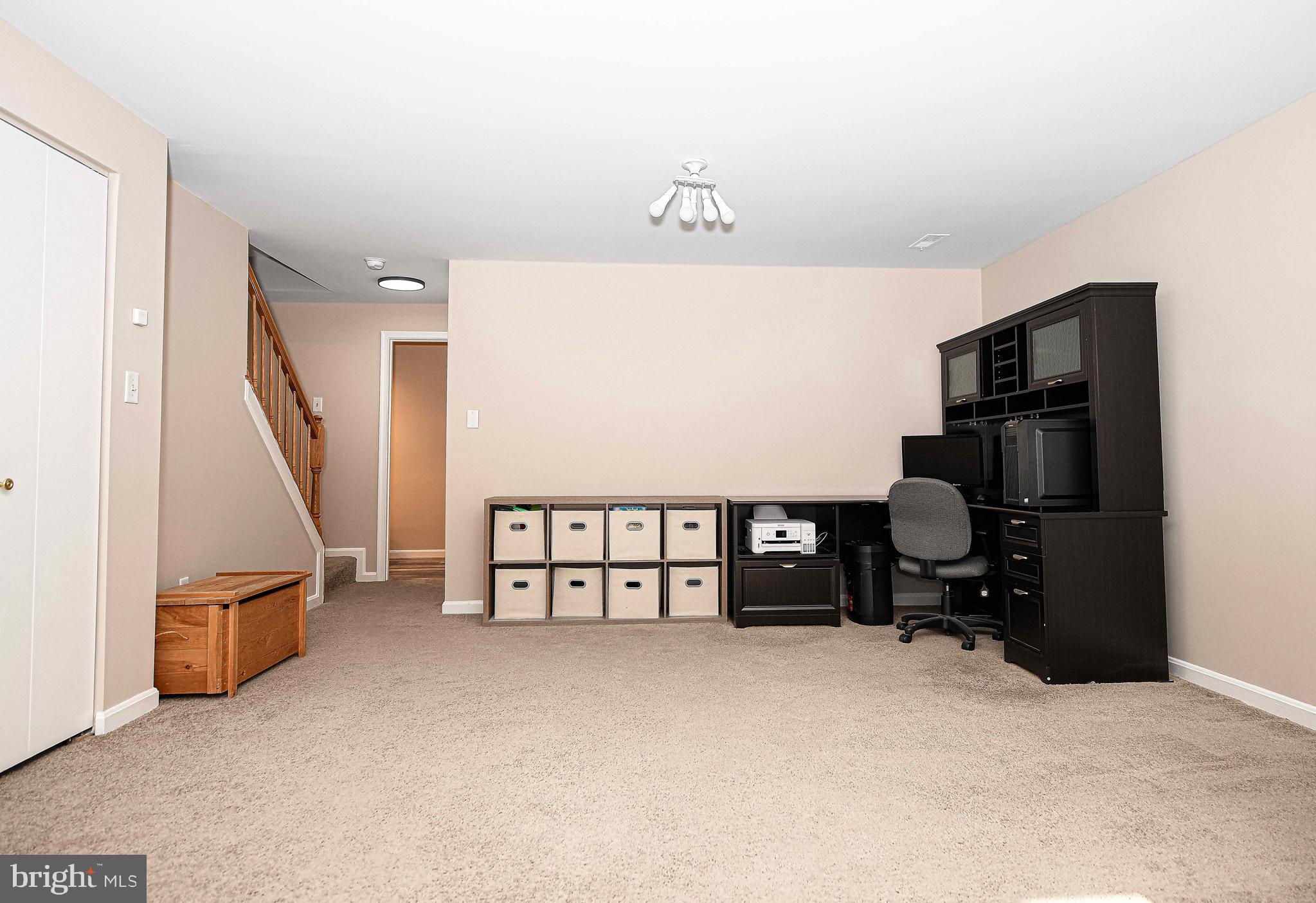 CONSTANT FRIENDSHIP - Residential