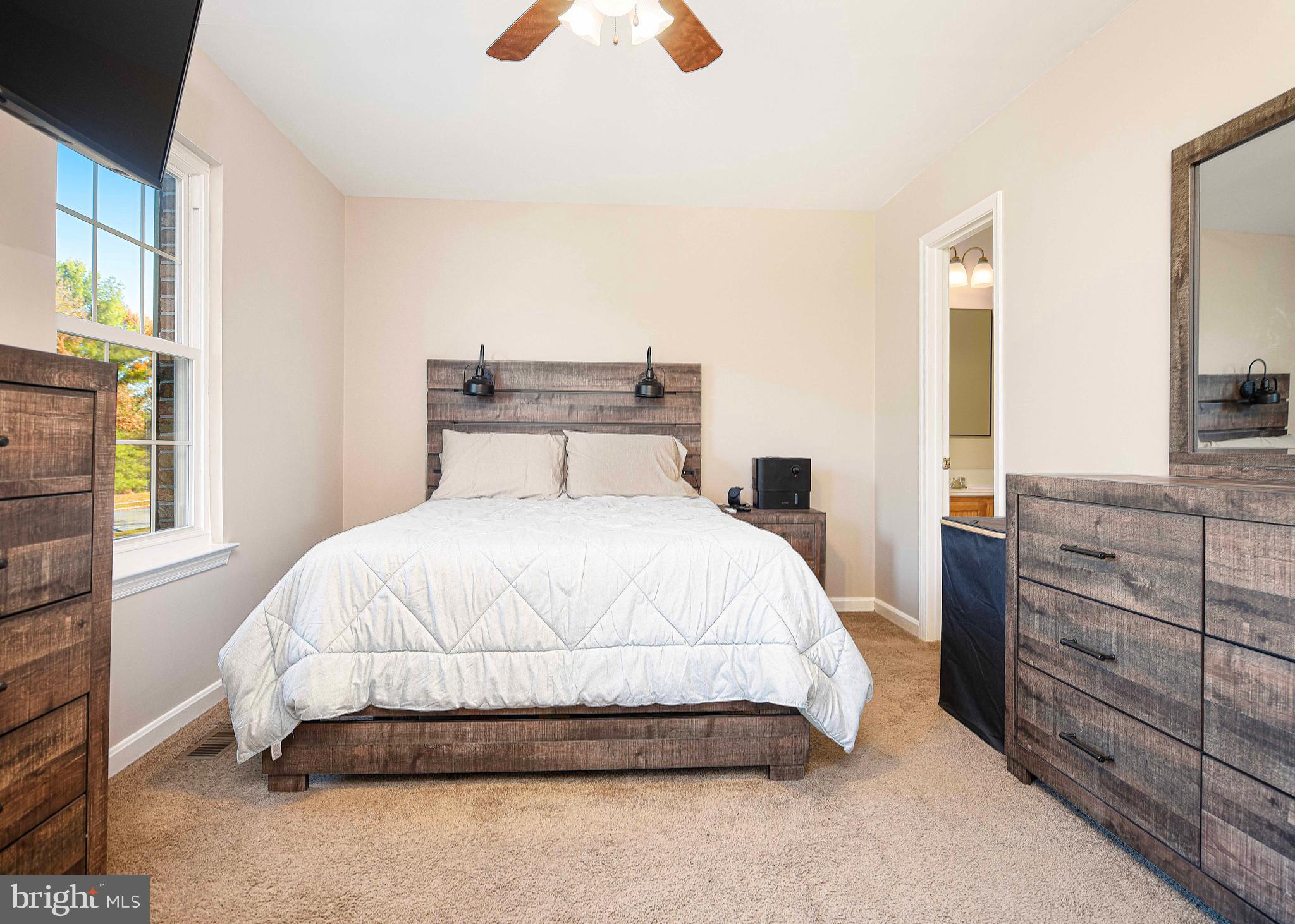 CONSTANT FRIENDSHIP - Residential