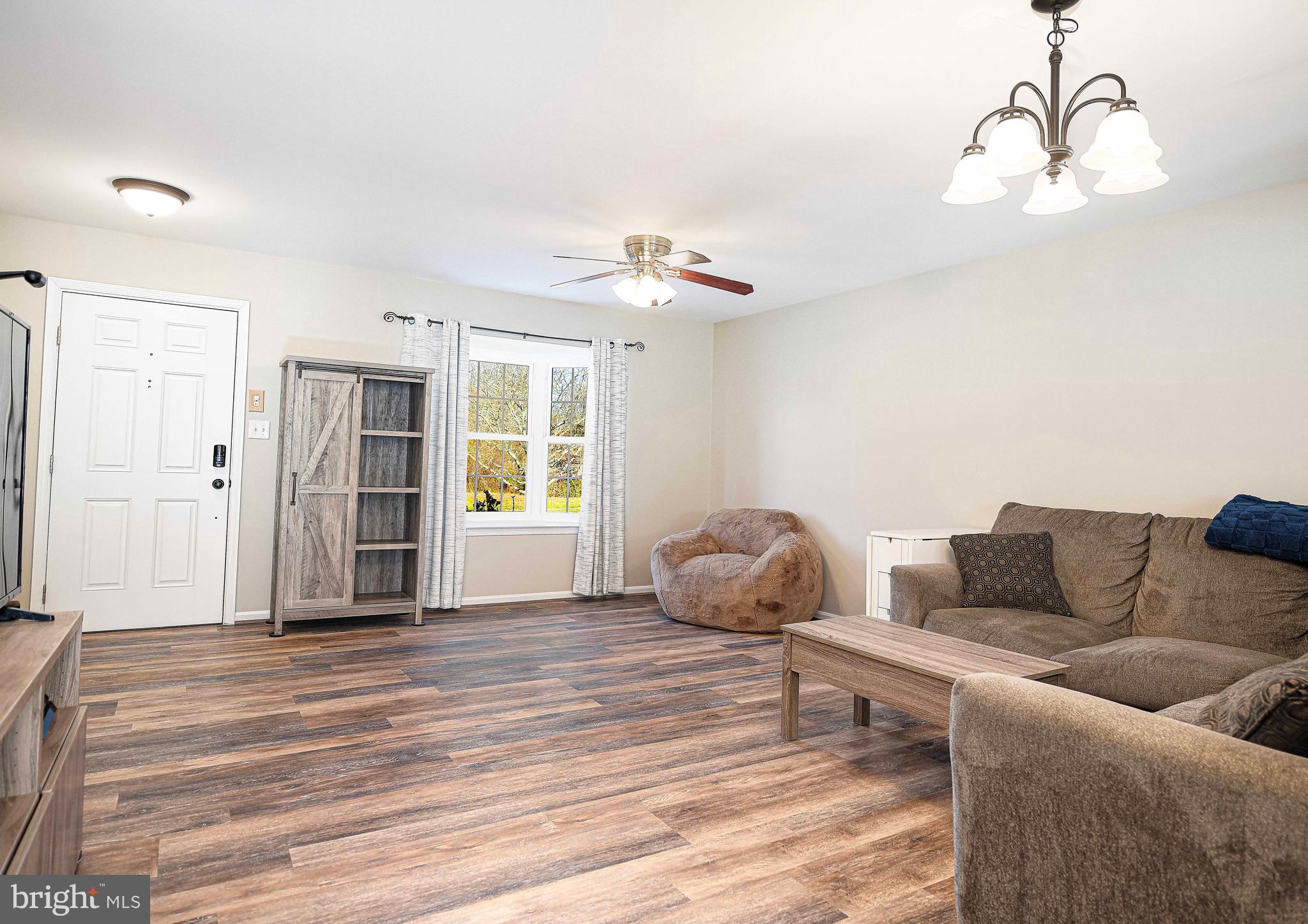 CONSTANT FRIENDSHIP - Residential