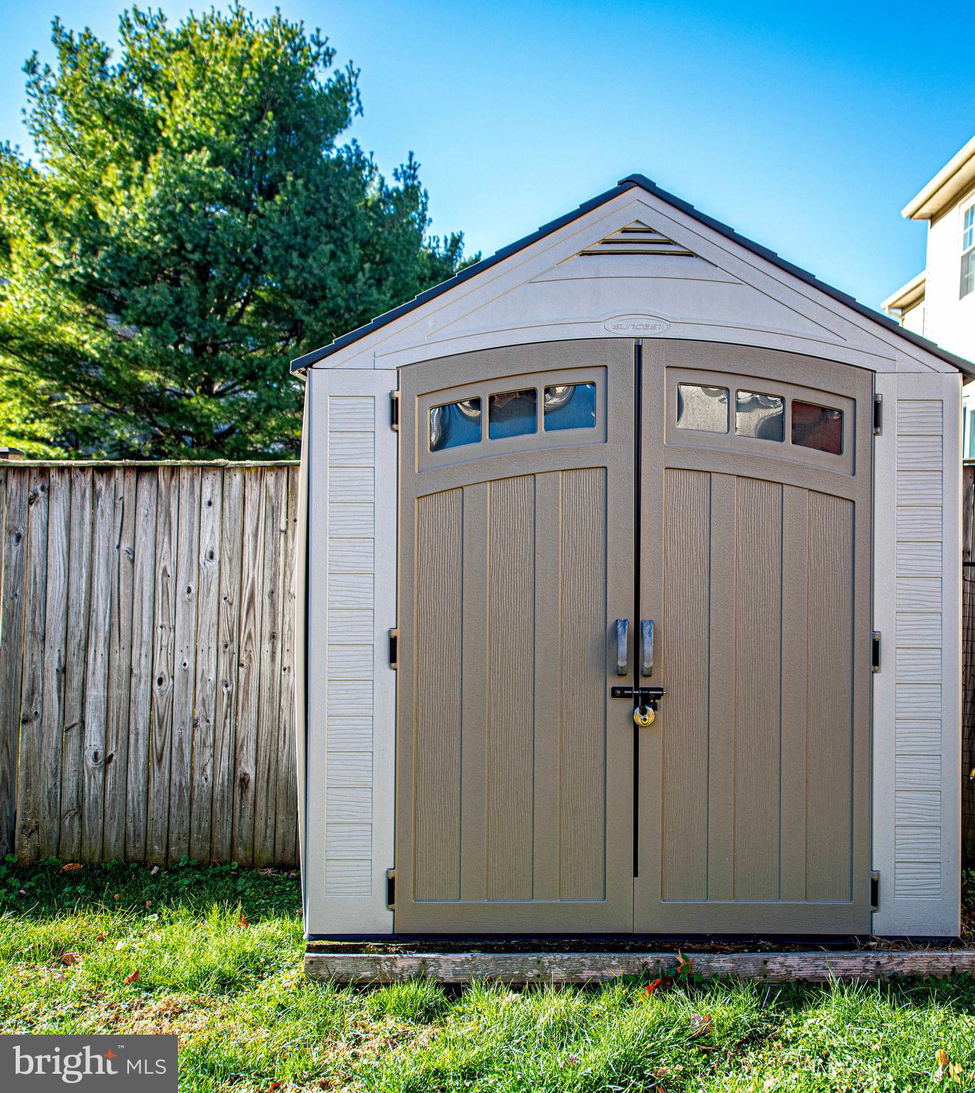 CONSTANT FRIENDSHIP - Residential