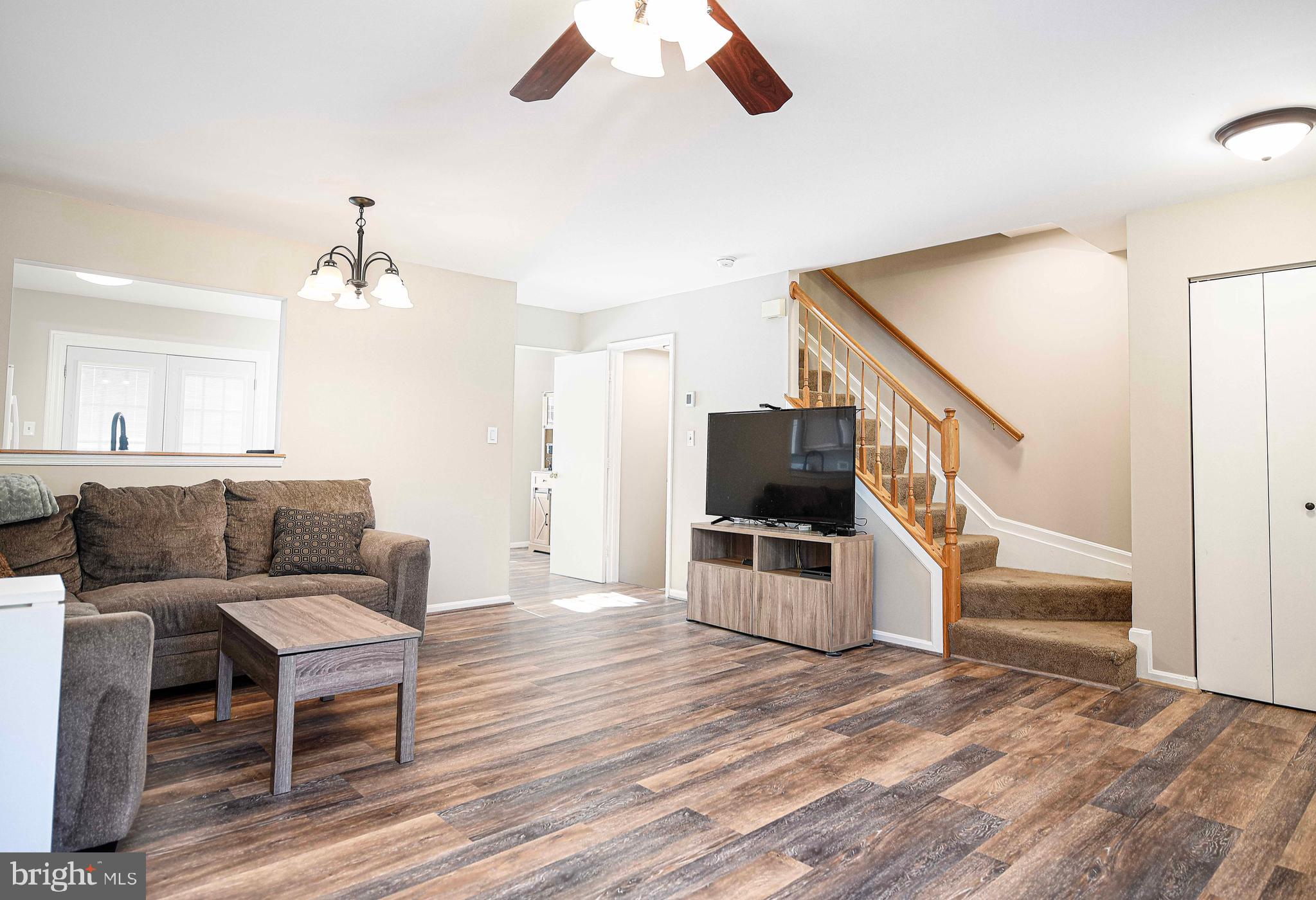 CONSTANT FRIENDSHIP - Residential